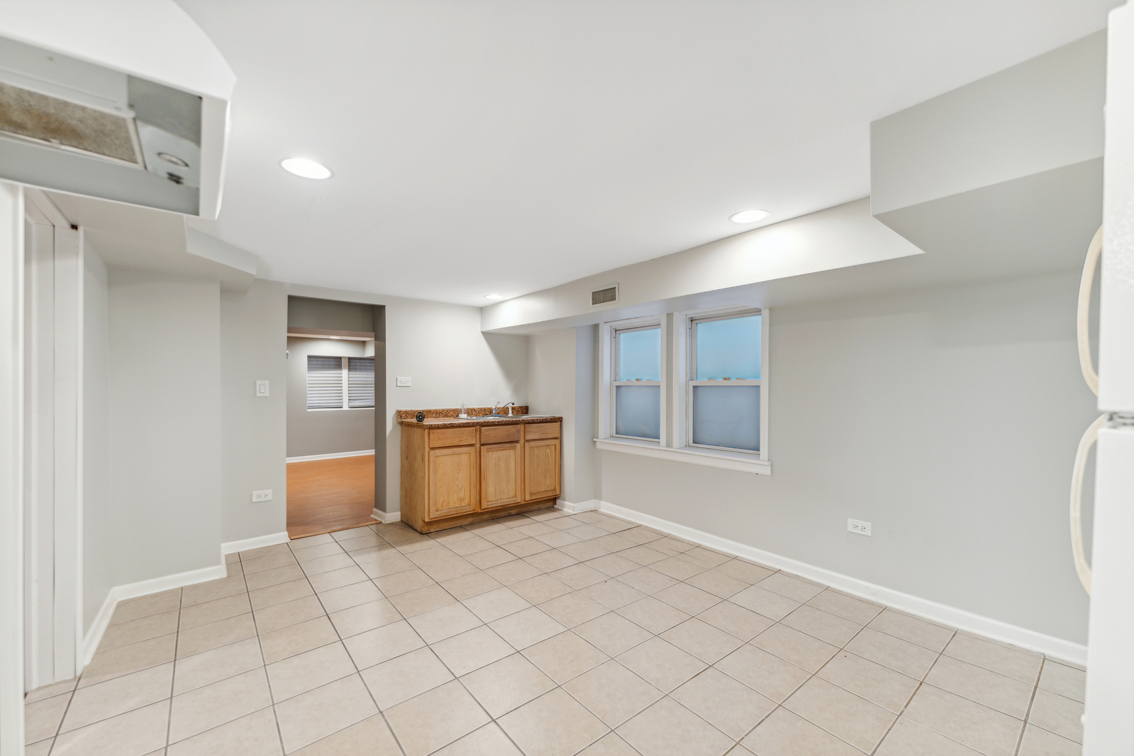 8750 S Saginaw Avenue