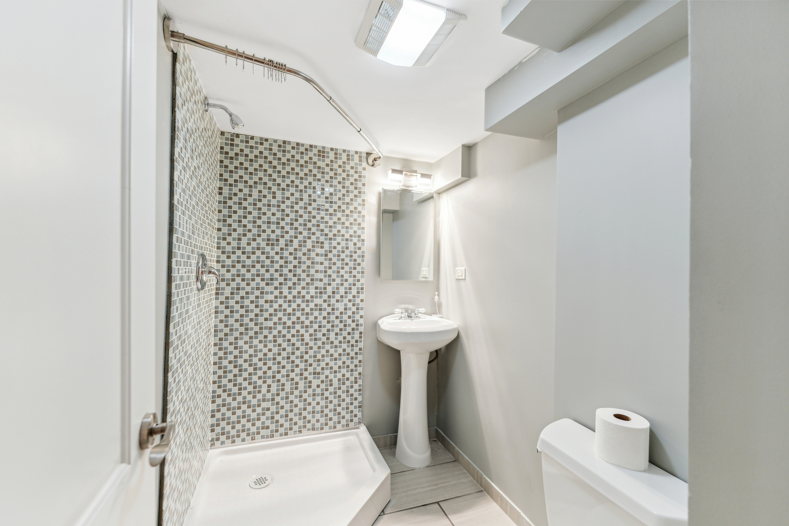 8750 S Saginaw Avenue