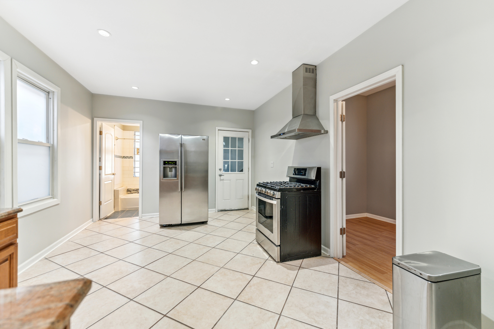 8750 S Saginaw Avenue