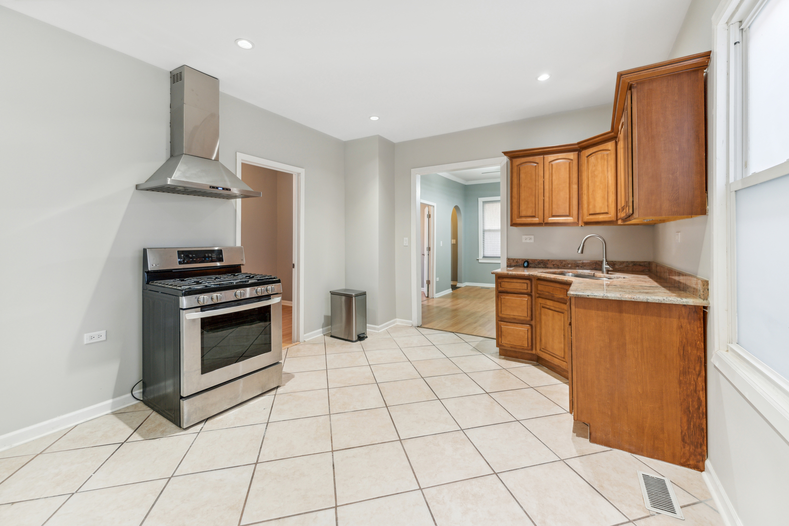 8750 S Saginaw Avenue