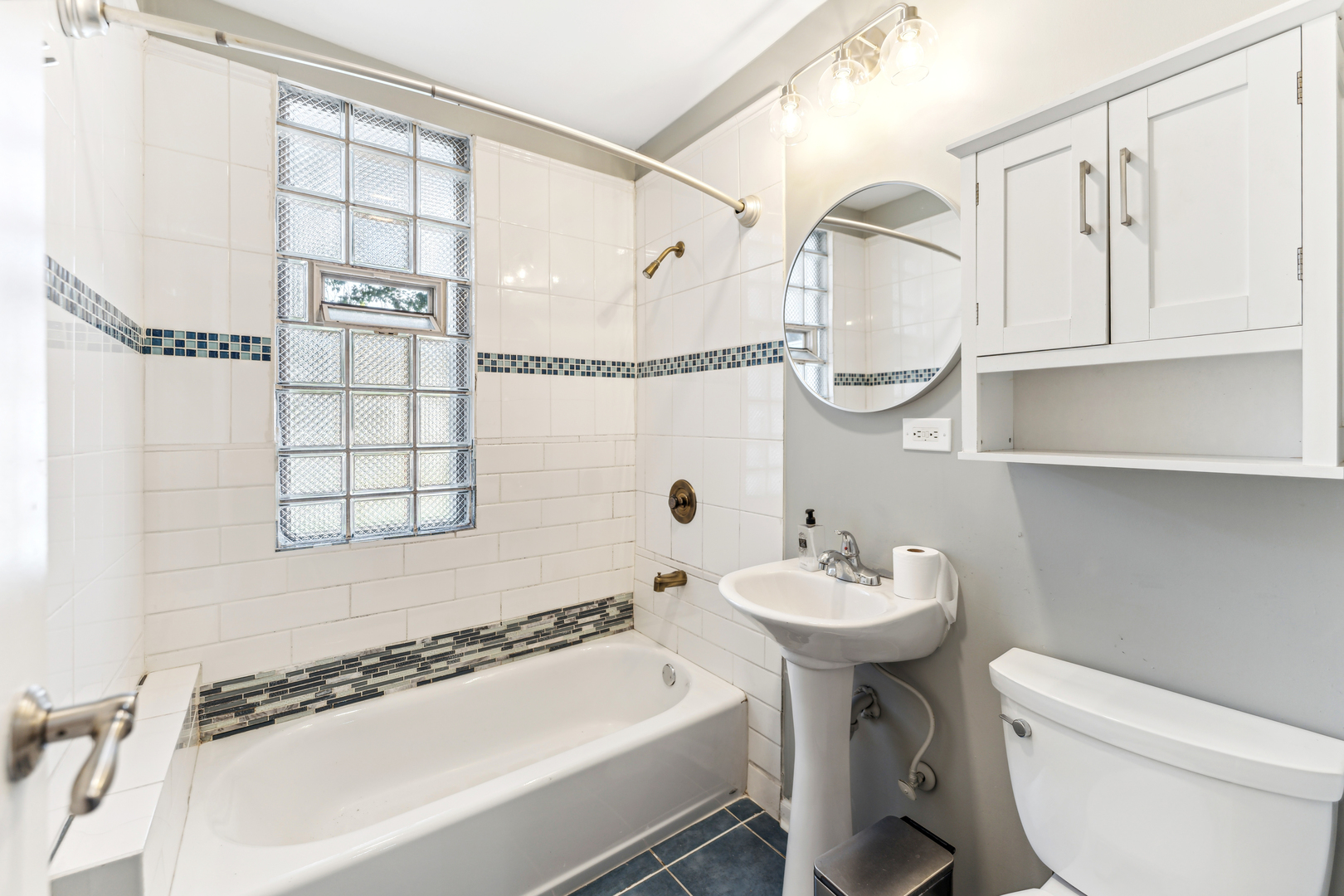 8750 S Saginaw Avenue