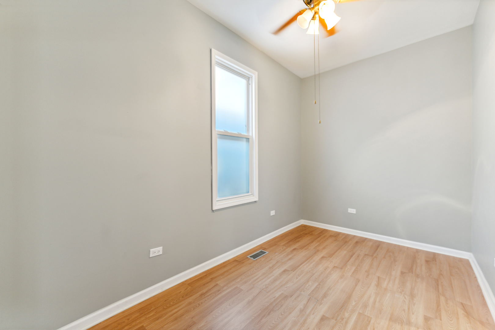 8750 S Saginaw Avenue