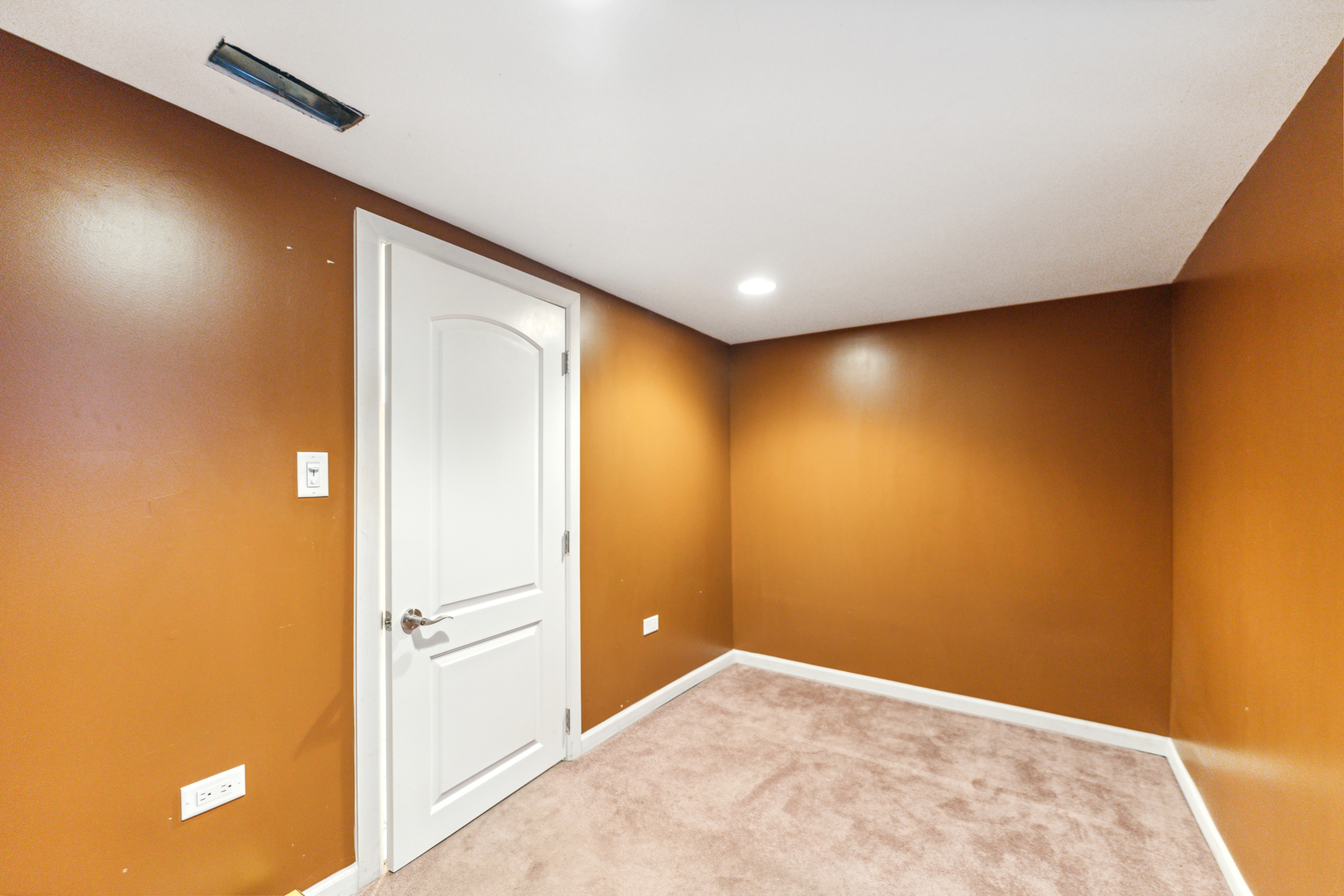 8750 S Saginaw Avenue