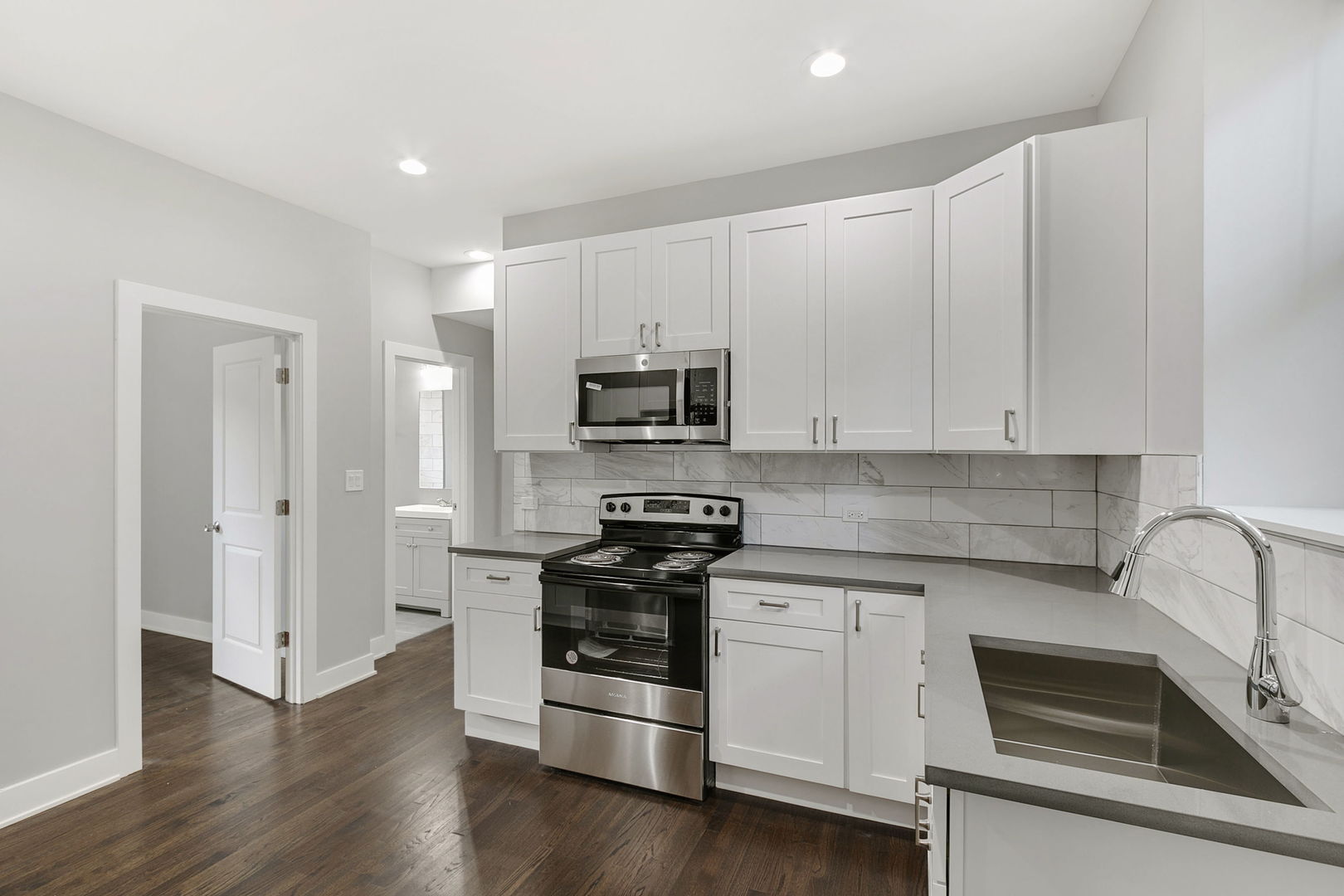 7359 S Emerald Avenue Unit: 2