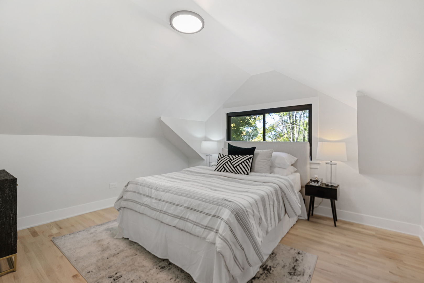 8059 S Indiana Avenue