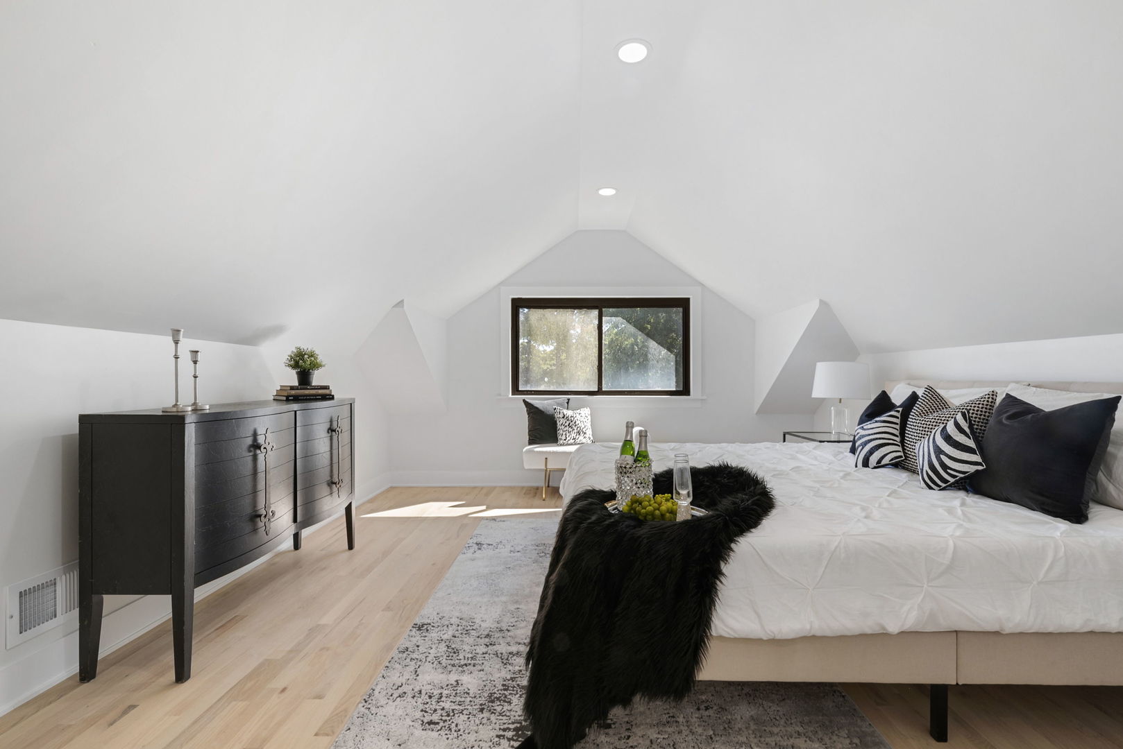 8059 S Indiana Avenue