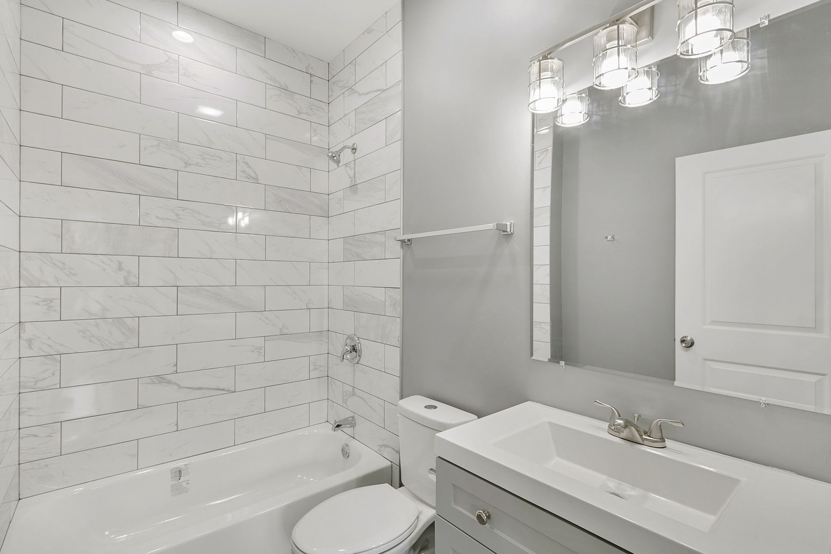 7359 S Emerald Avenue Unit: R2