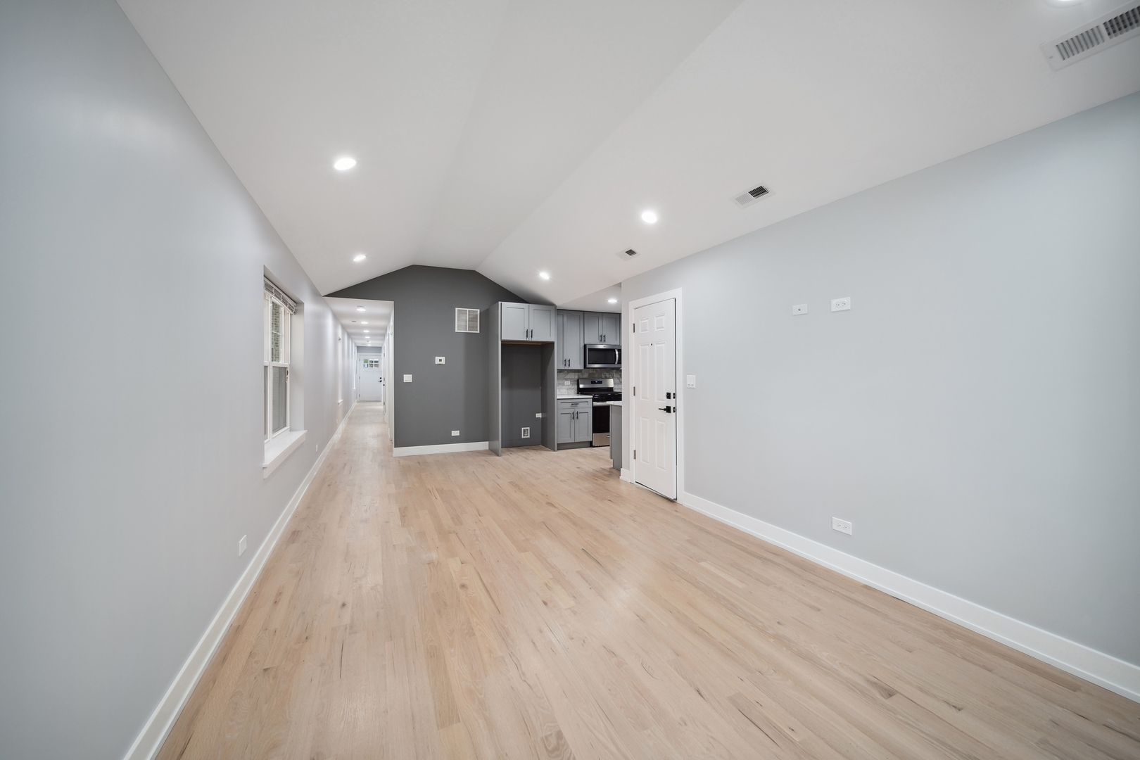 6126 S Eberhart Avenue Unit: 3