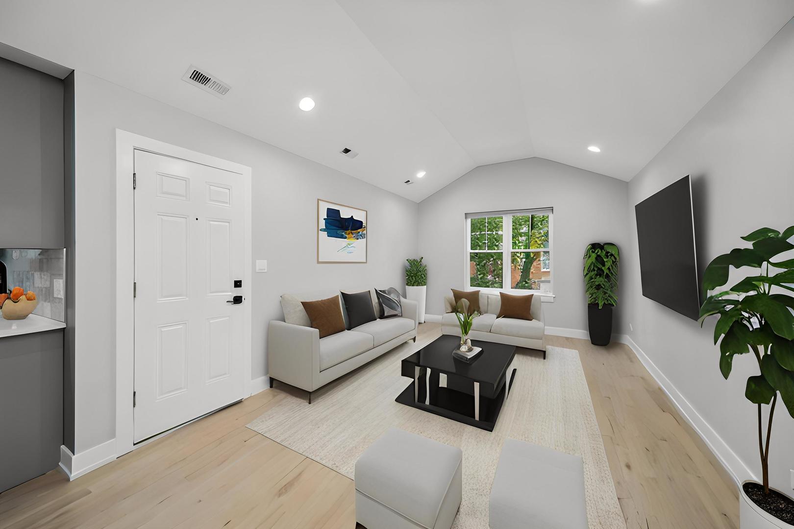 6126 S Eberhart Avenue Unit: 3