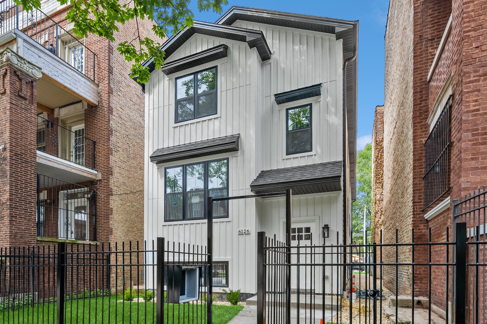 6126 S Eberhart Avenue Unit: 3