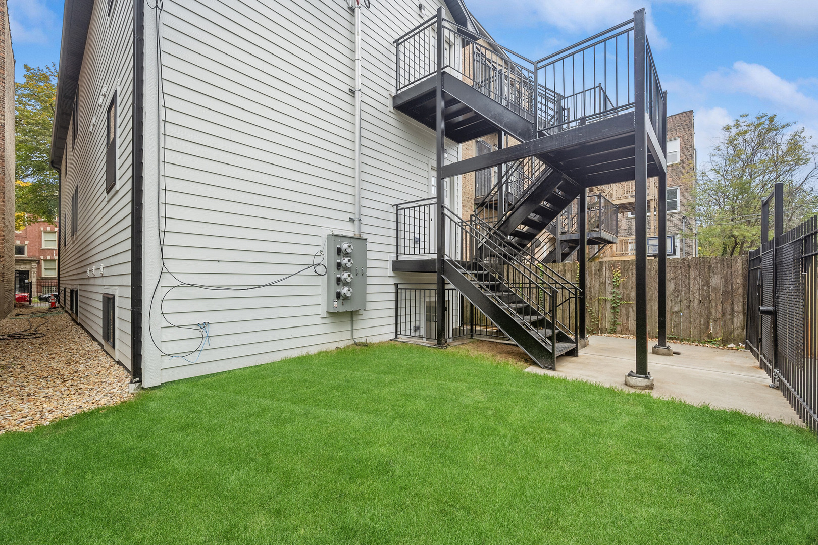 6126 S Eberhart Avenue Unit: 3