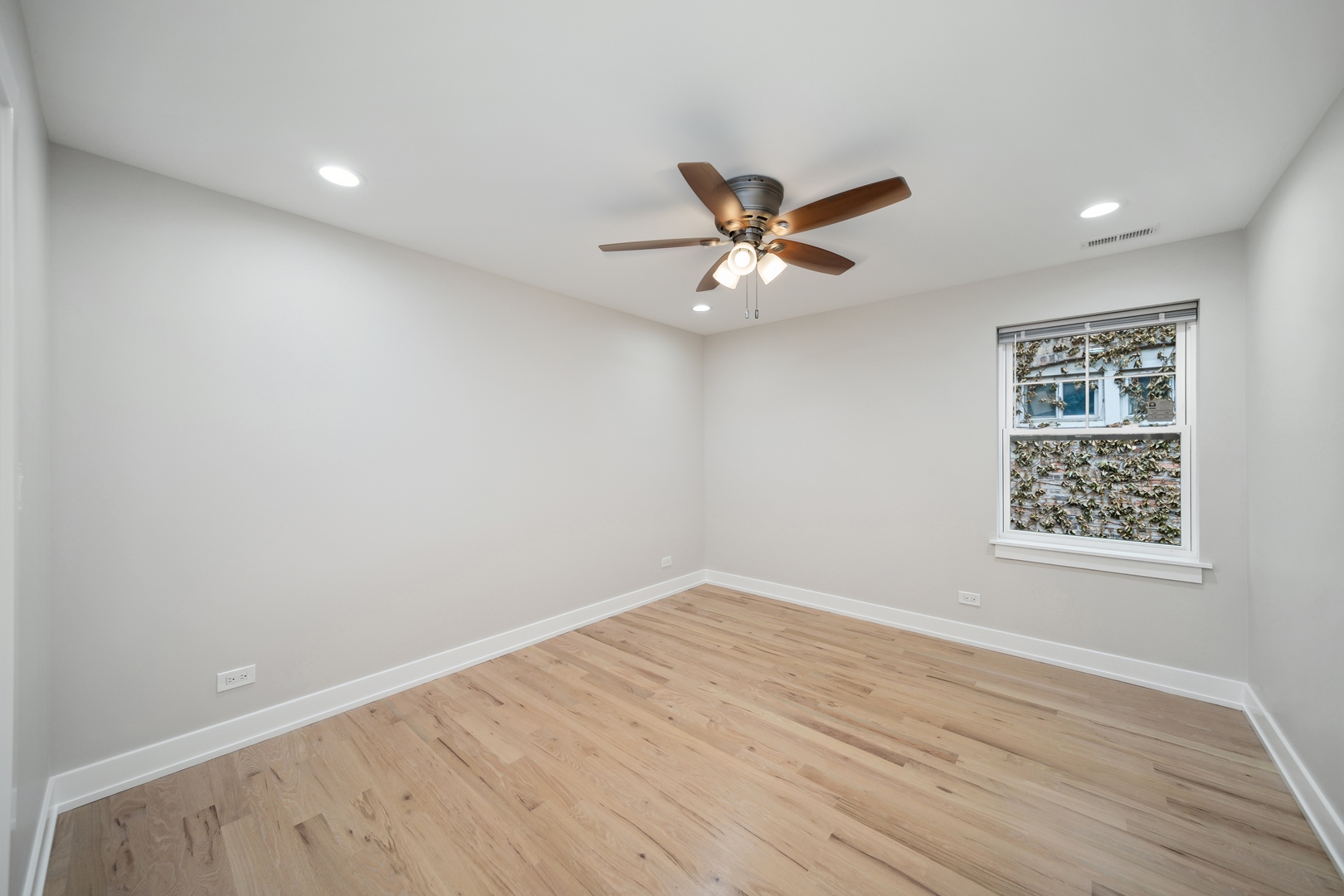 6126 S Eberhart Avenue Unit: 3