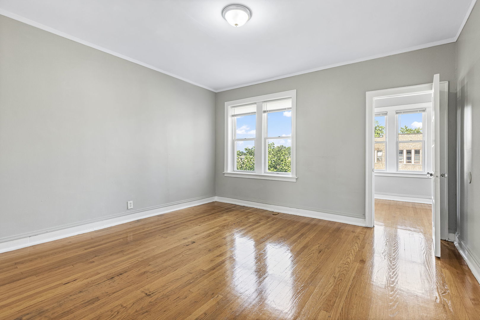 7830 S Luella Avenue Unit: 3S