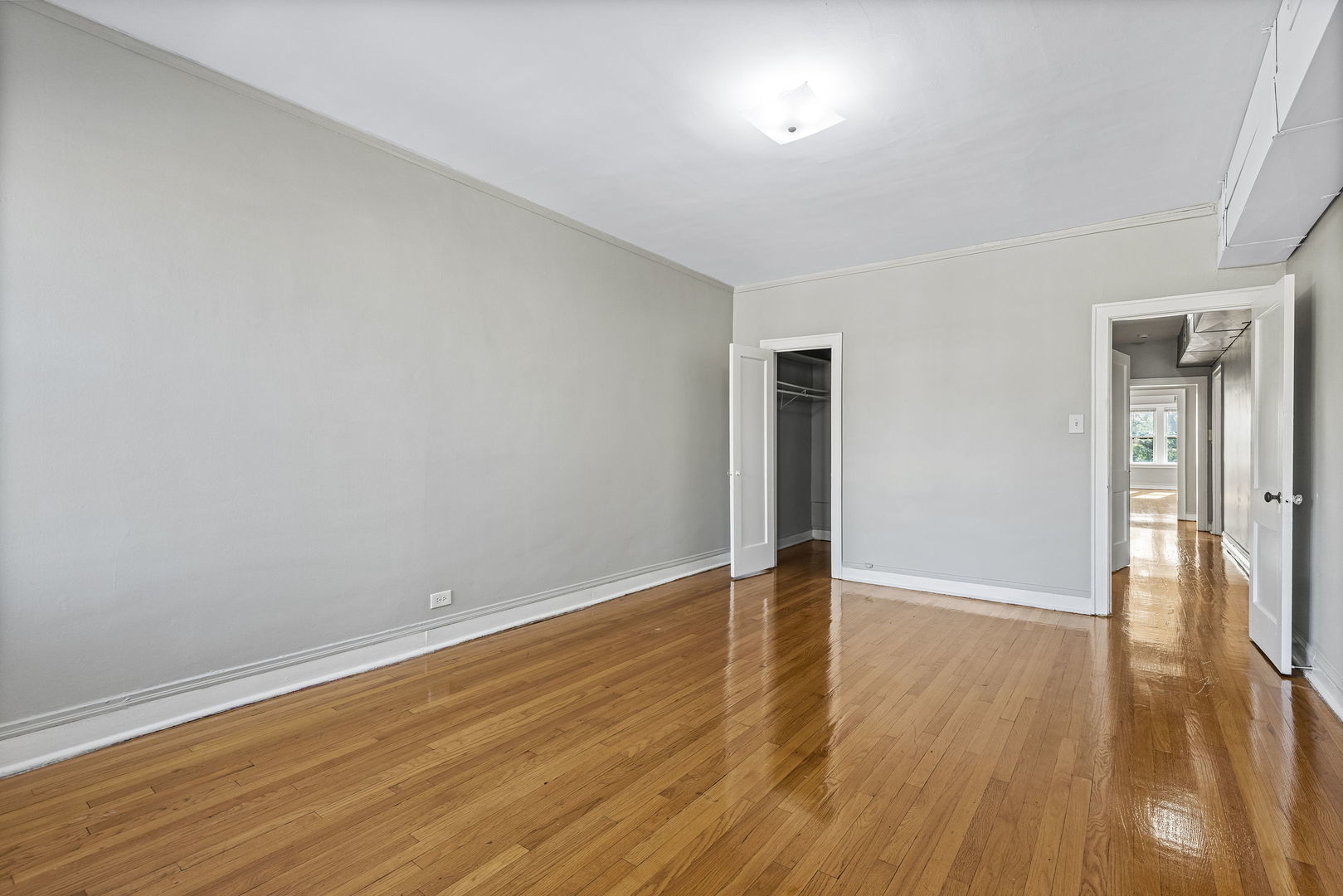 7830 S Luella Avenue Unit: 3S