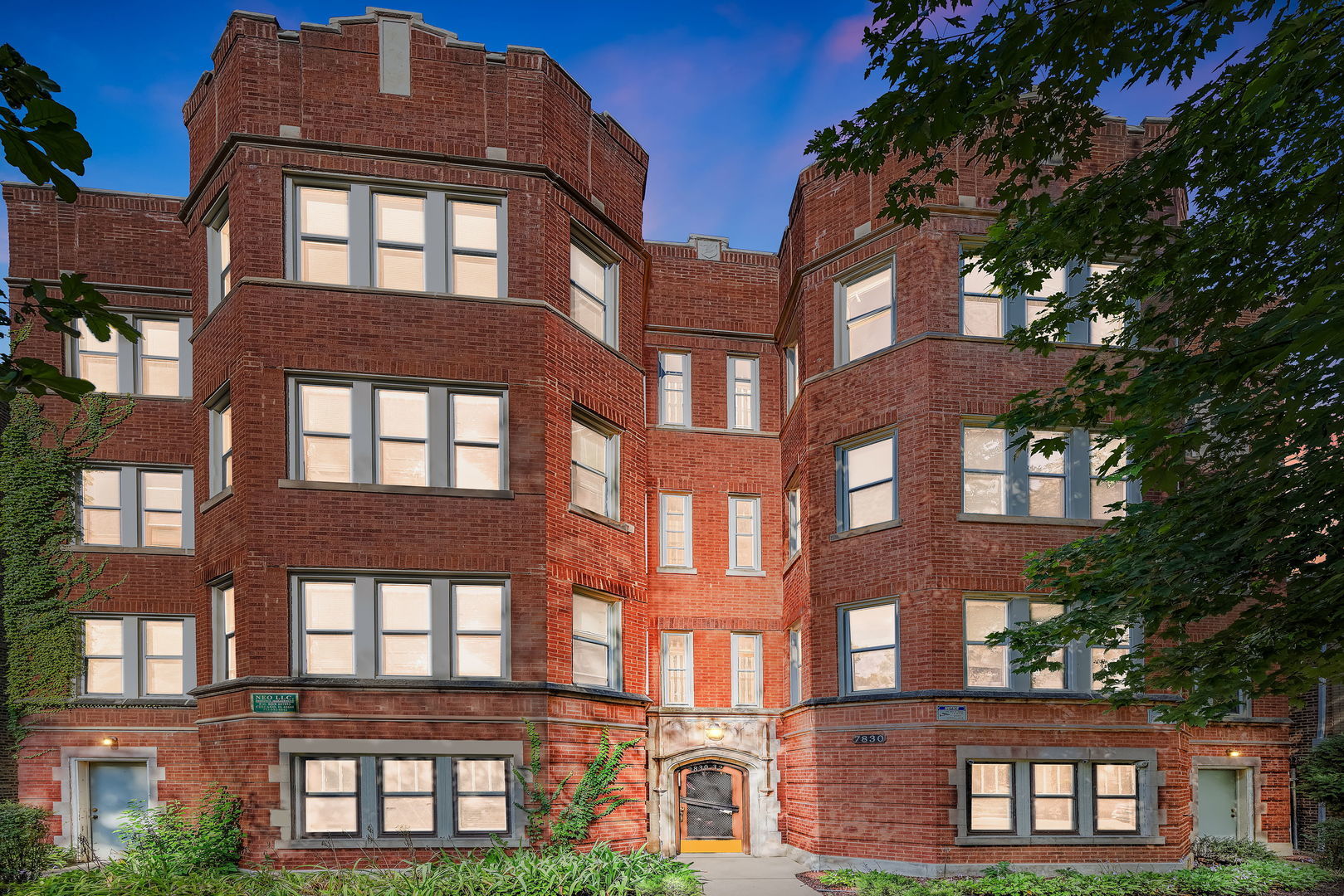 7830 S Luella Avenue Unit: 3S