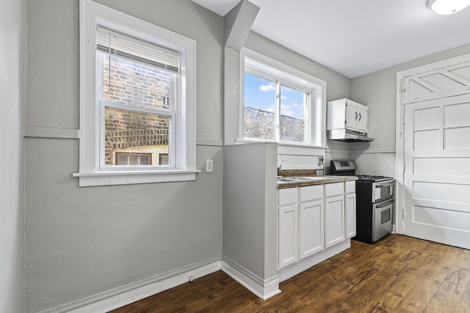 7830 S Luella Avenue Unit: 3S