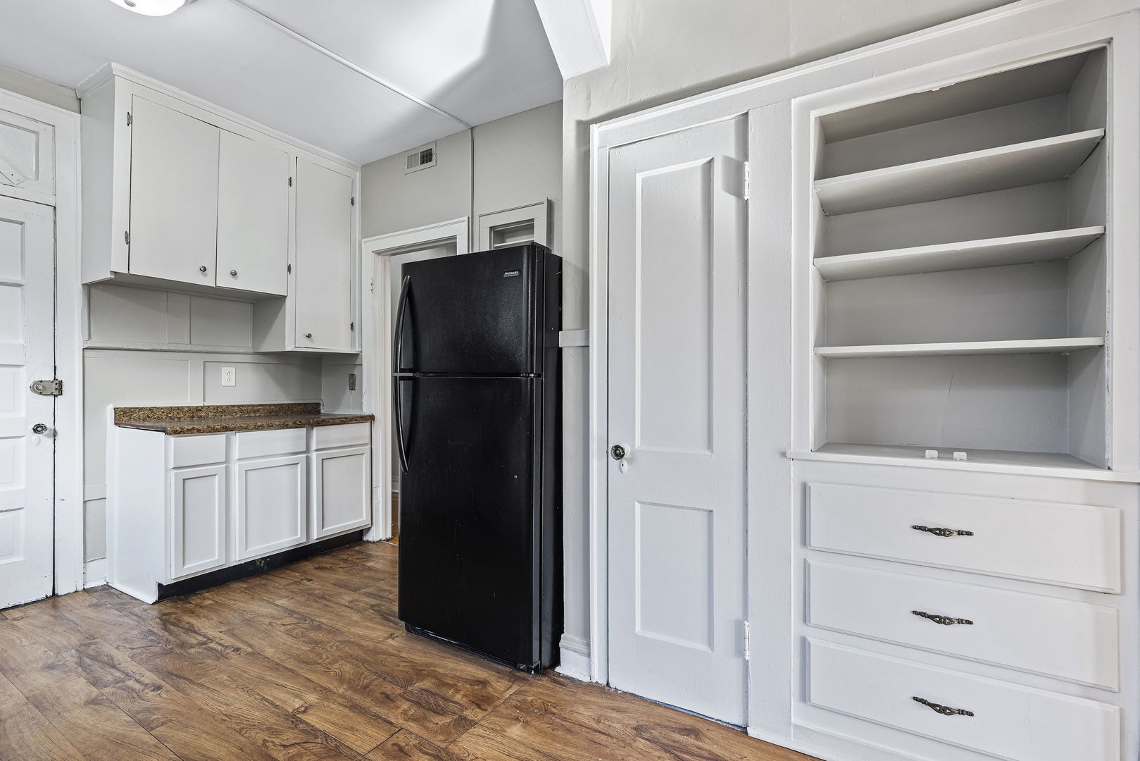 7830 S Luella Avenue Unit: 3S