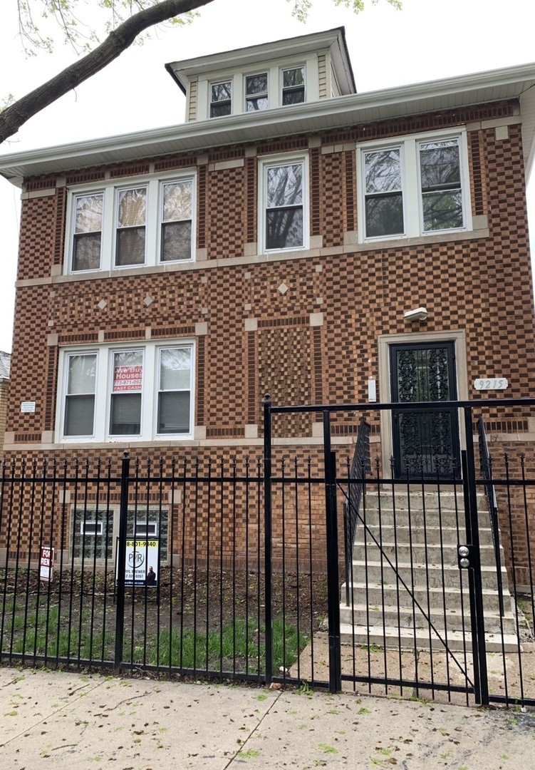 9215 S Kingston Avenue Unit: 2R