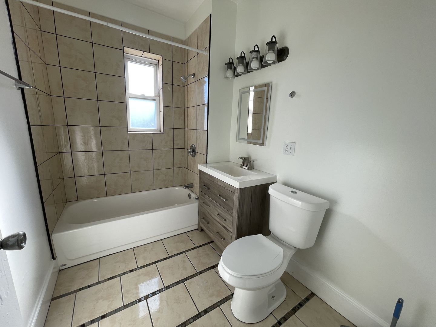 9215 S Kingston Avenue Unit: 2R