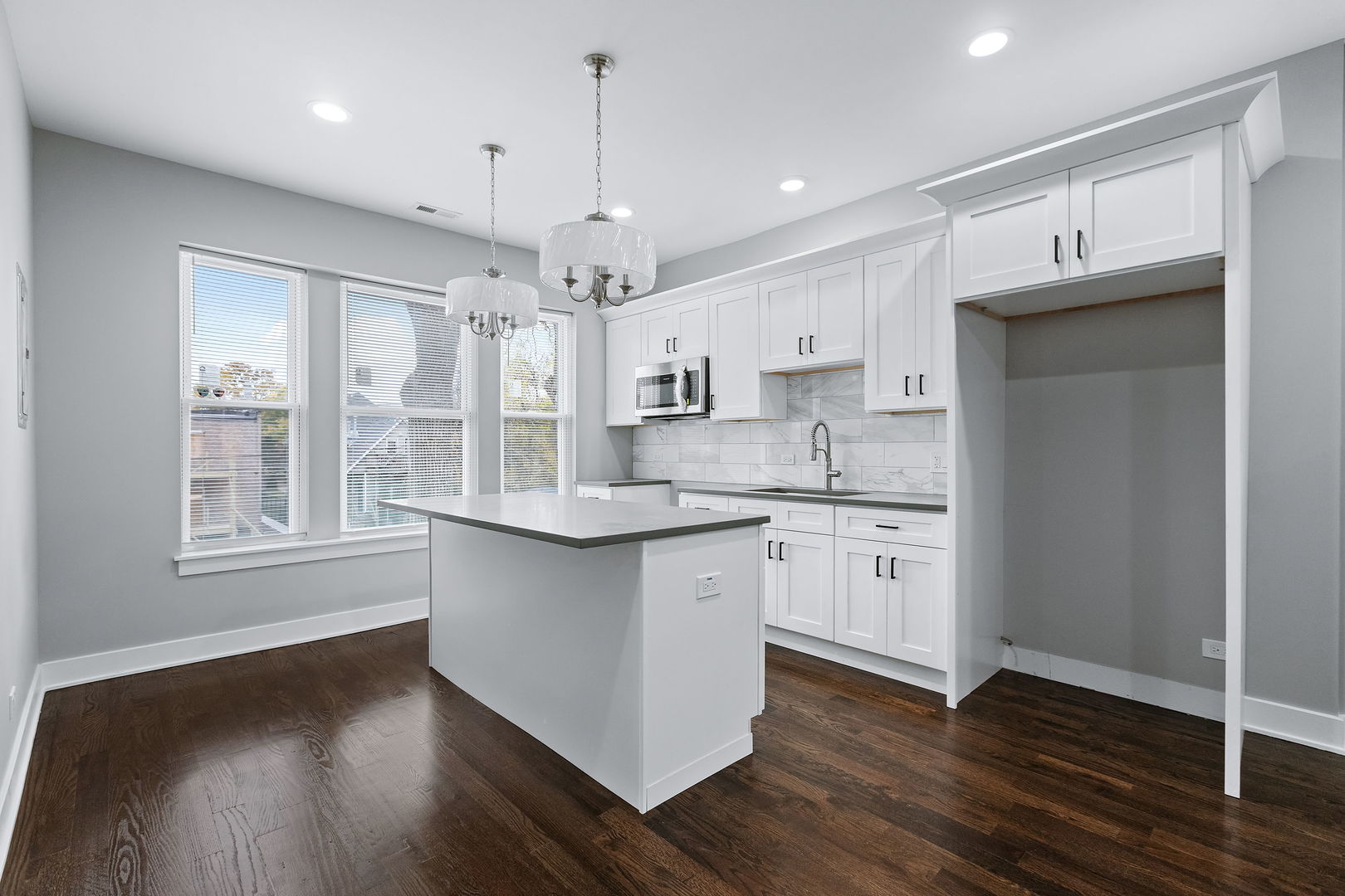 7239 S Emerald Avenue Unit: R1