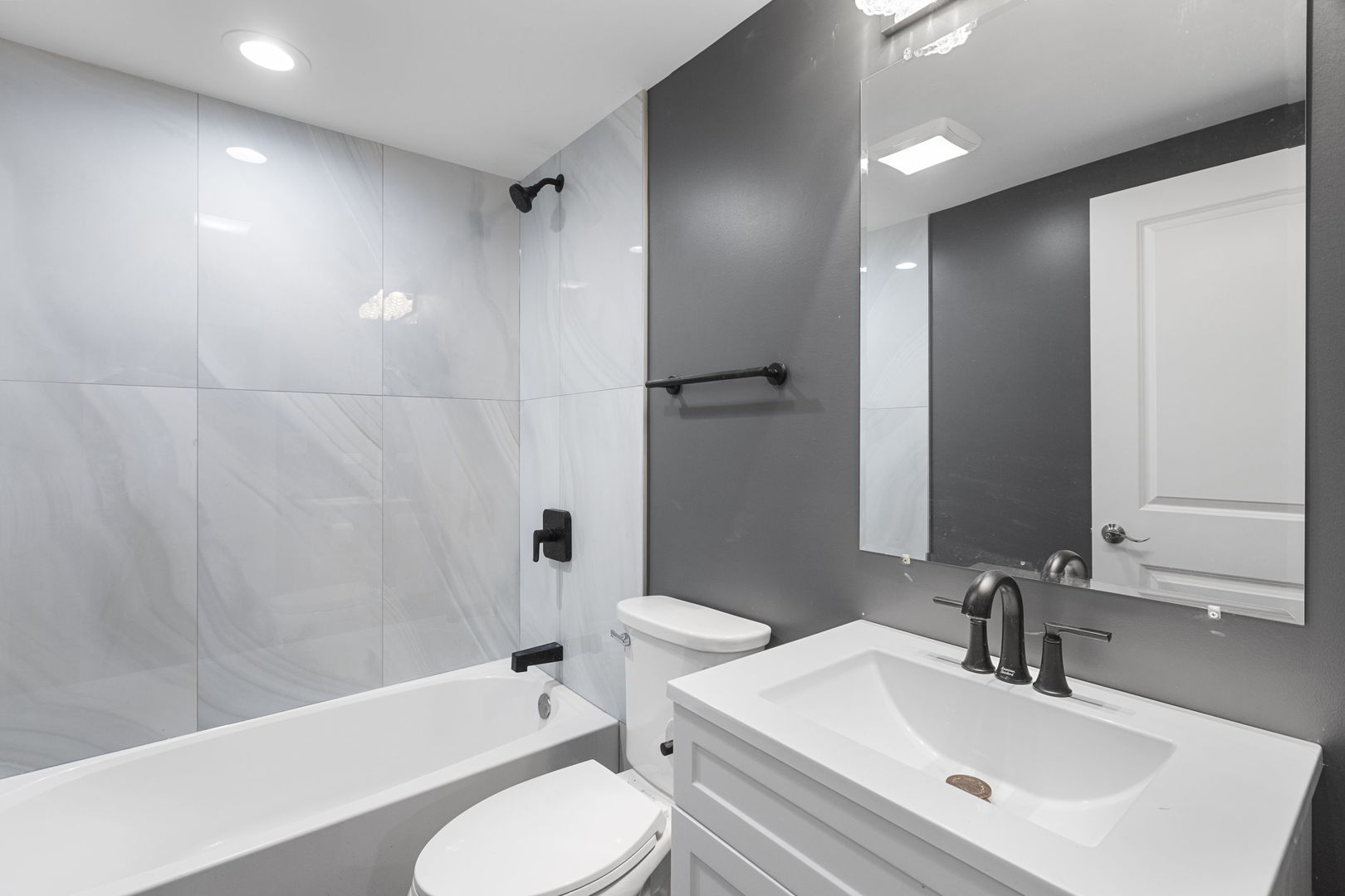 7237 S Emerald Avenue Unit: G