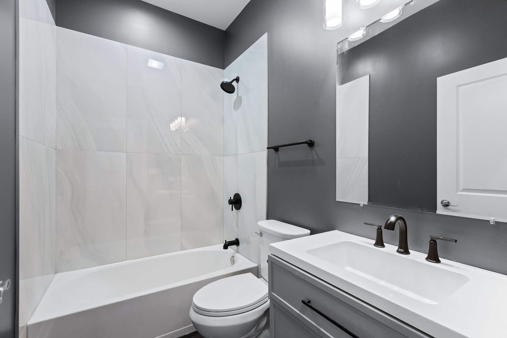 7237 S Emerald Avenue Unit: F1