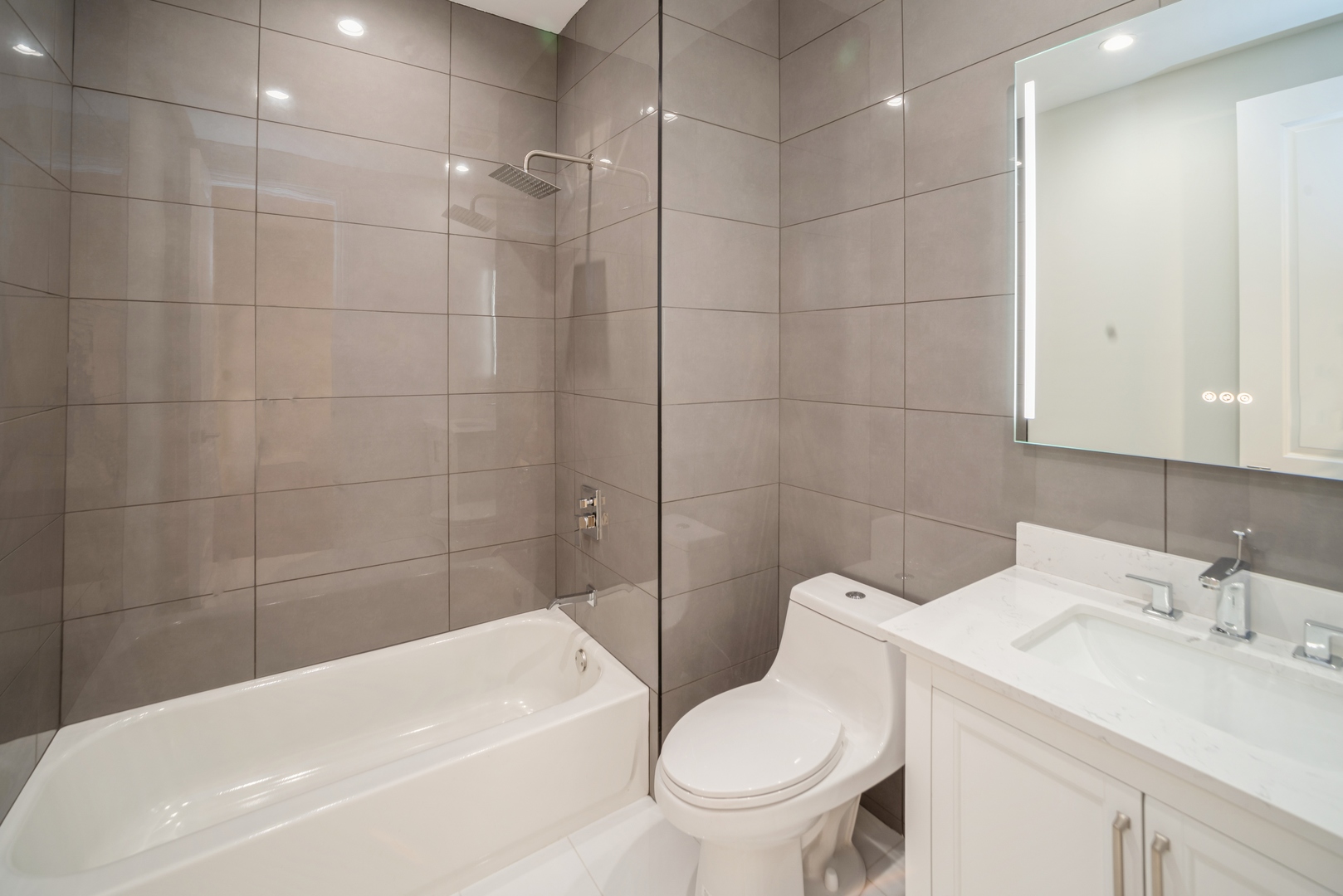 4832 S Saint Lawrence Avenue Unit: 1
