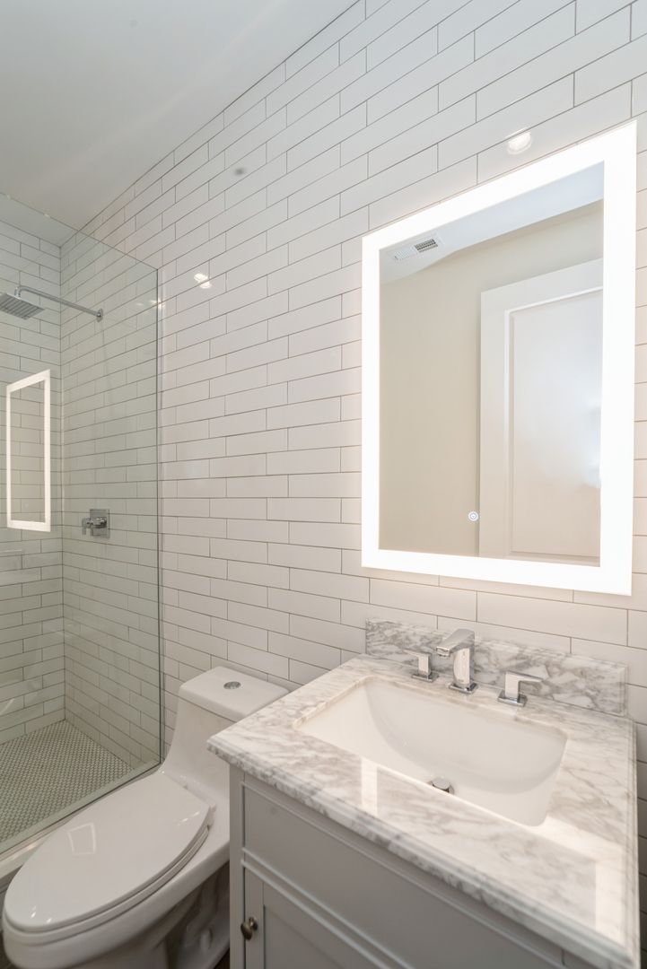 4832 S Saint Lawrence Avenue Unit: 1