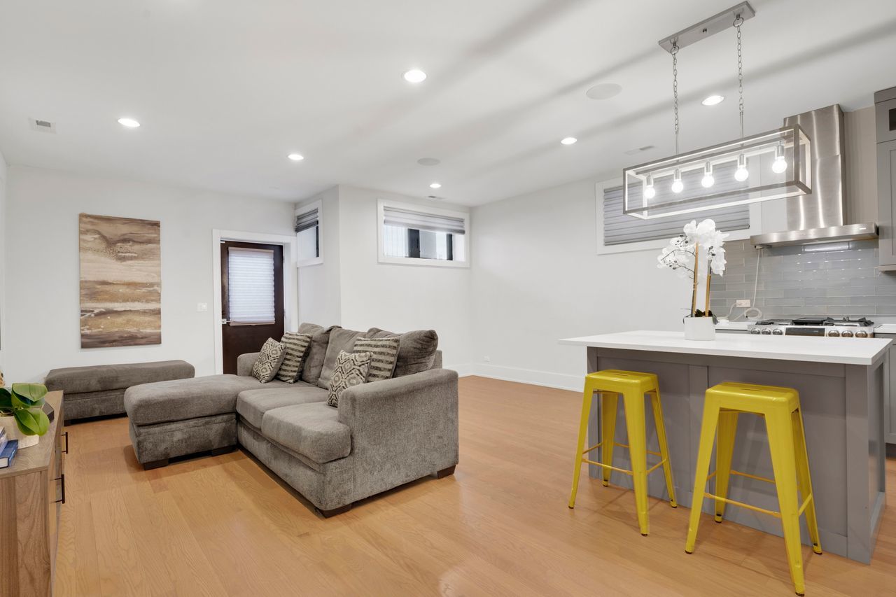 4226 S Ellis Avenue Unit: 1B