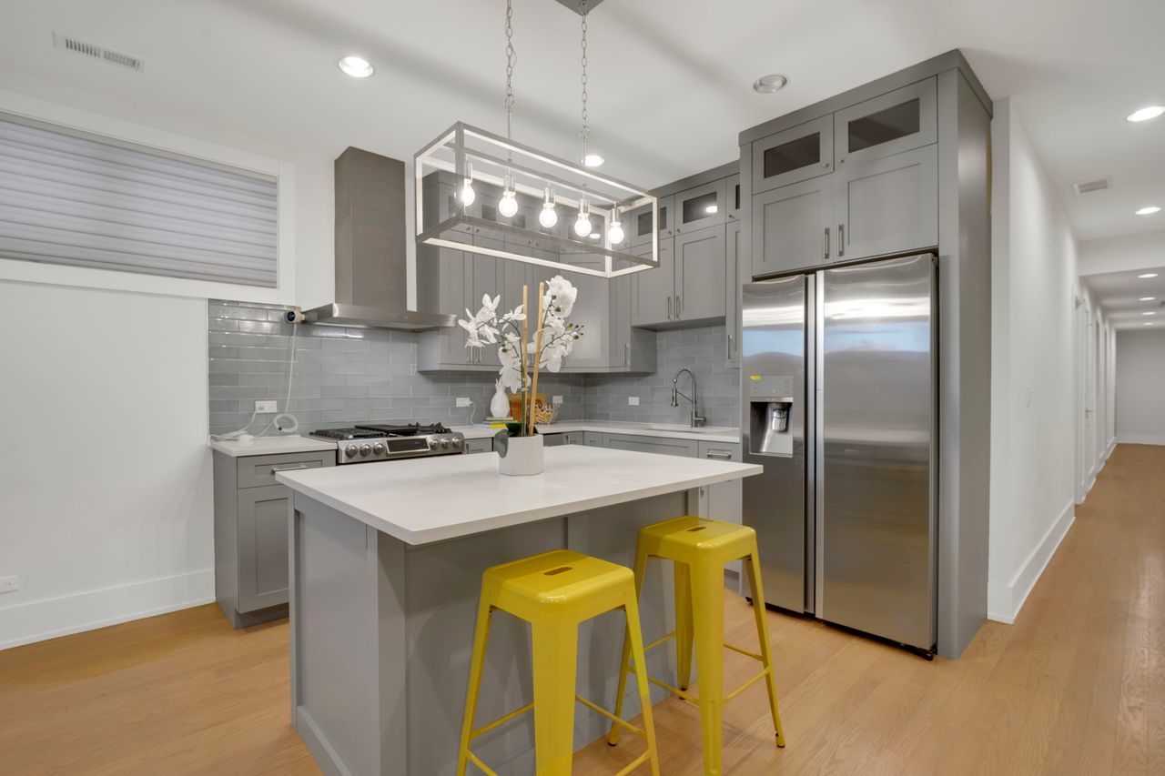 4226 S Ellis Avenue Unit: 1B