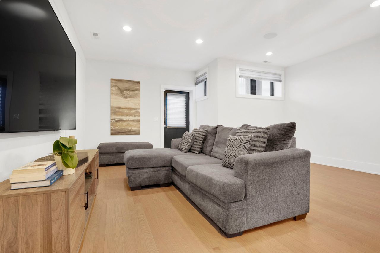 4226 S Ellis Avenue Unit: 1B