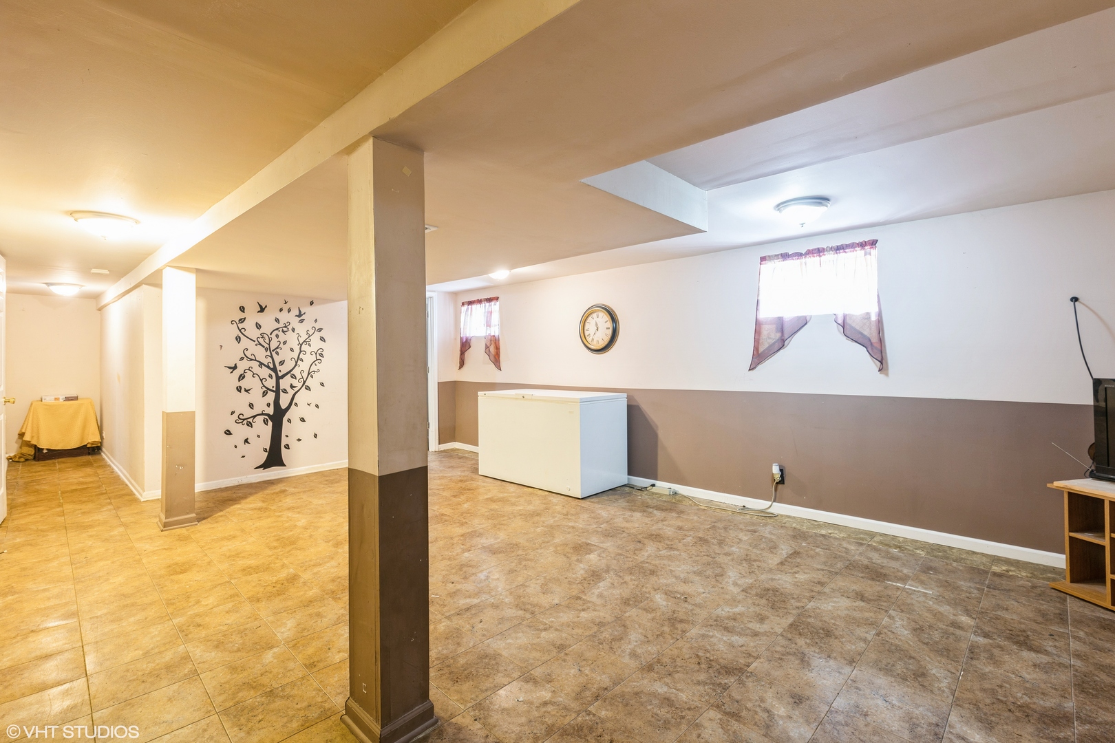 9823 S Ingleside Avenue