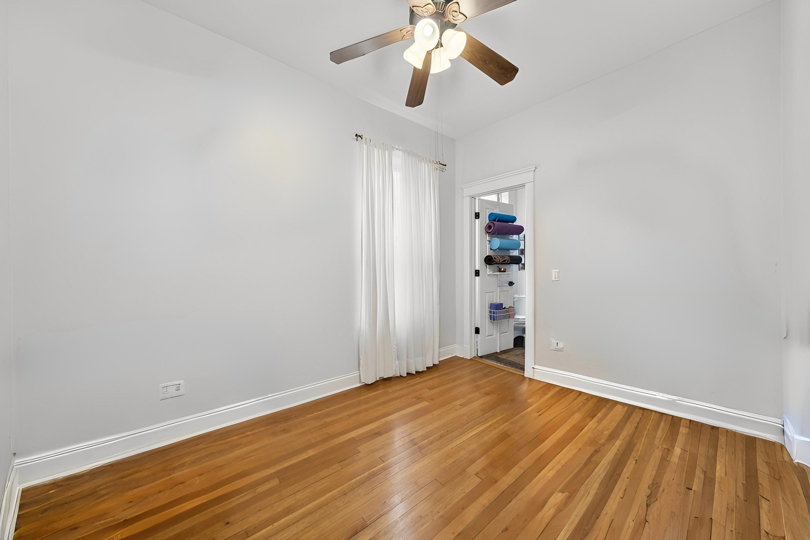 1055 E Hyde Park Boulevard Unit: 3