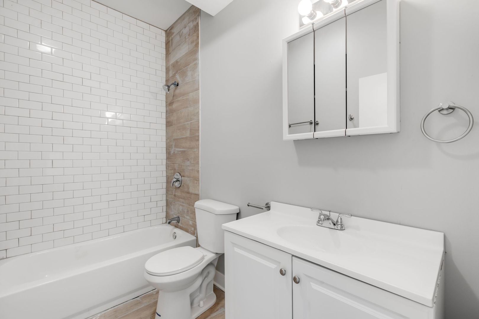 5724 S King Drive Unit: 2