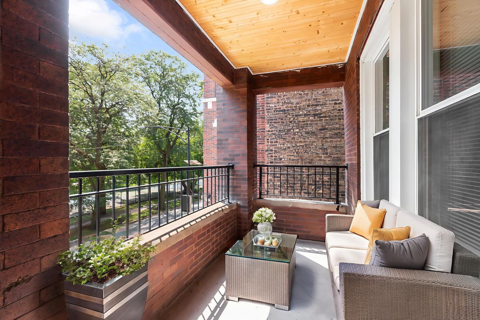 5724 S King Drive Unit: 2