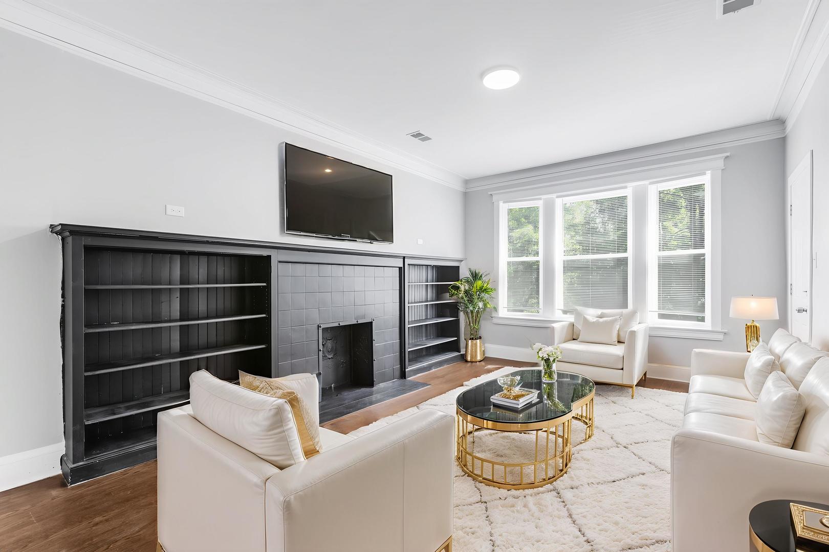 5724 S King Drive Unit: 2