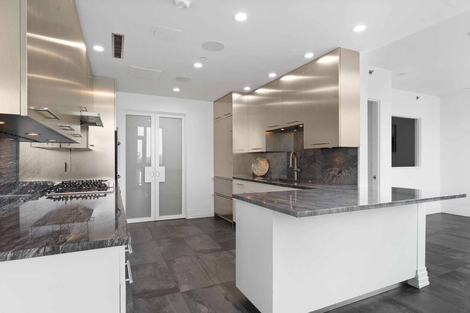 600 N Kingsbury Street Unit: 506