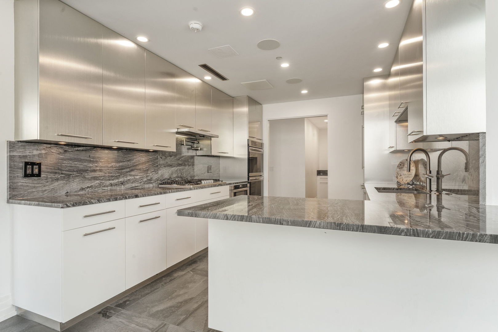 600 N Kingsbury Street Unit: 506