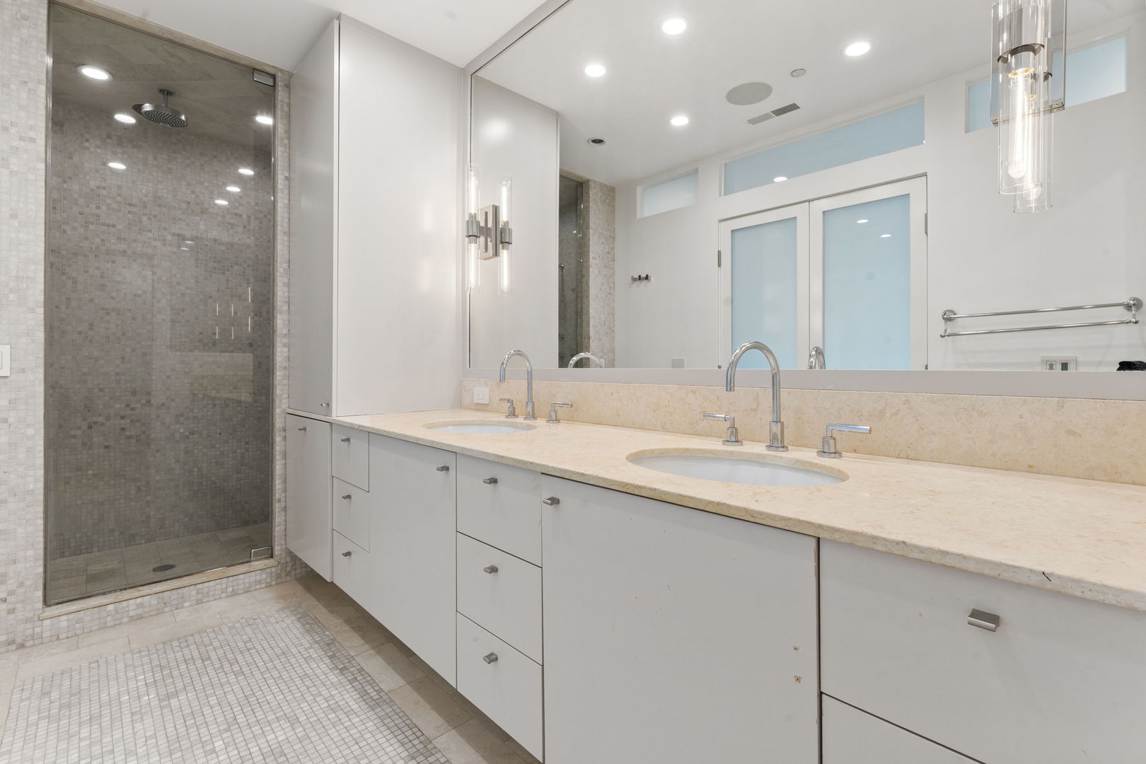 600 N Kingsbury Street Unit: 506