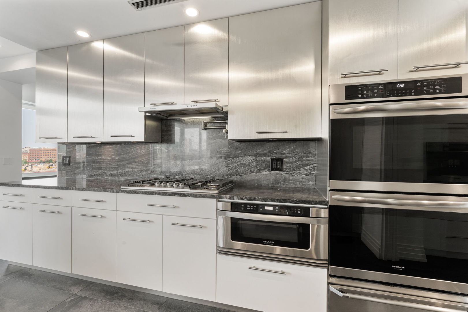 600 N Kingsbury Street Unit: 506
