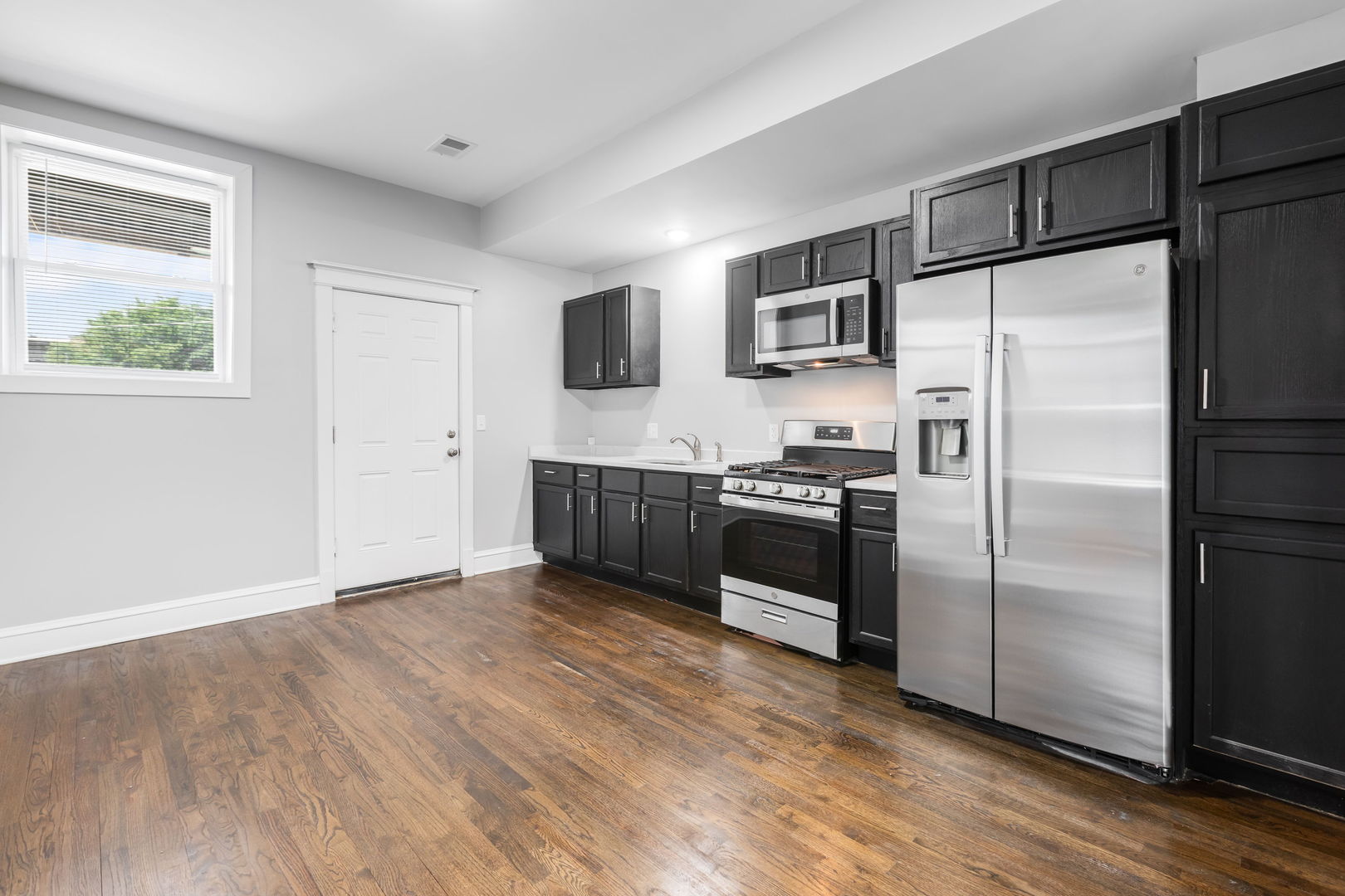 5722 S King Drive Unit: 2