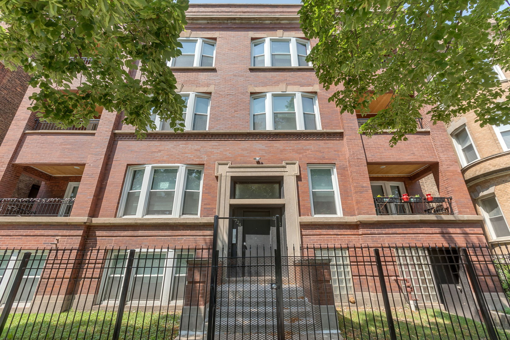 5722 S King Drive Unit: 2