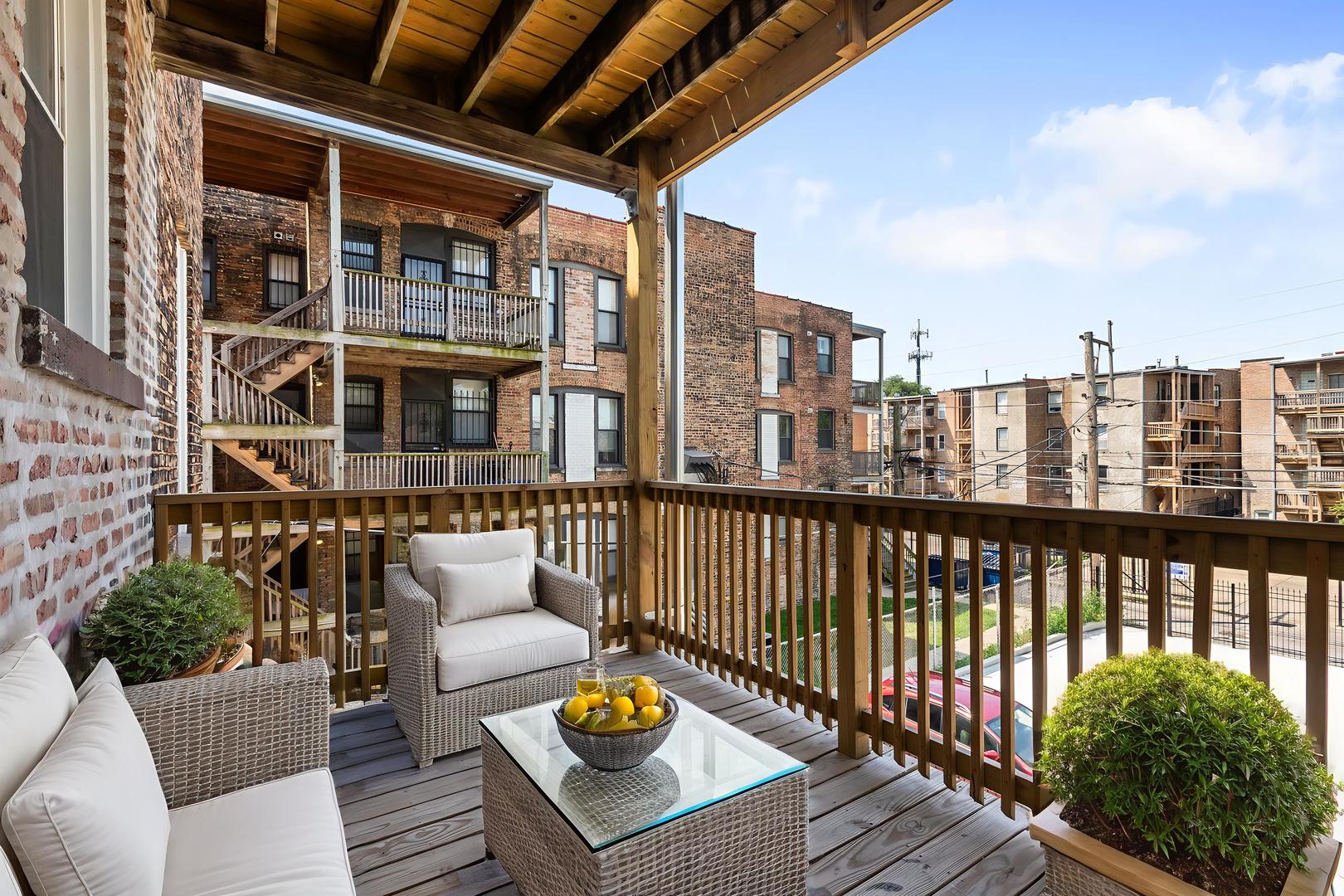 5722 S King Drive Unit: 2