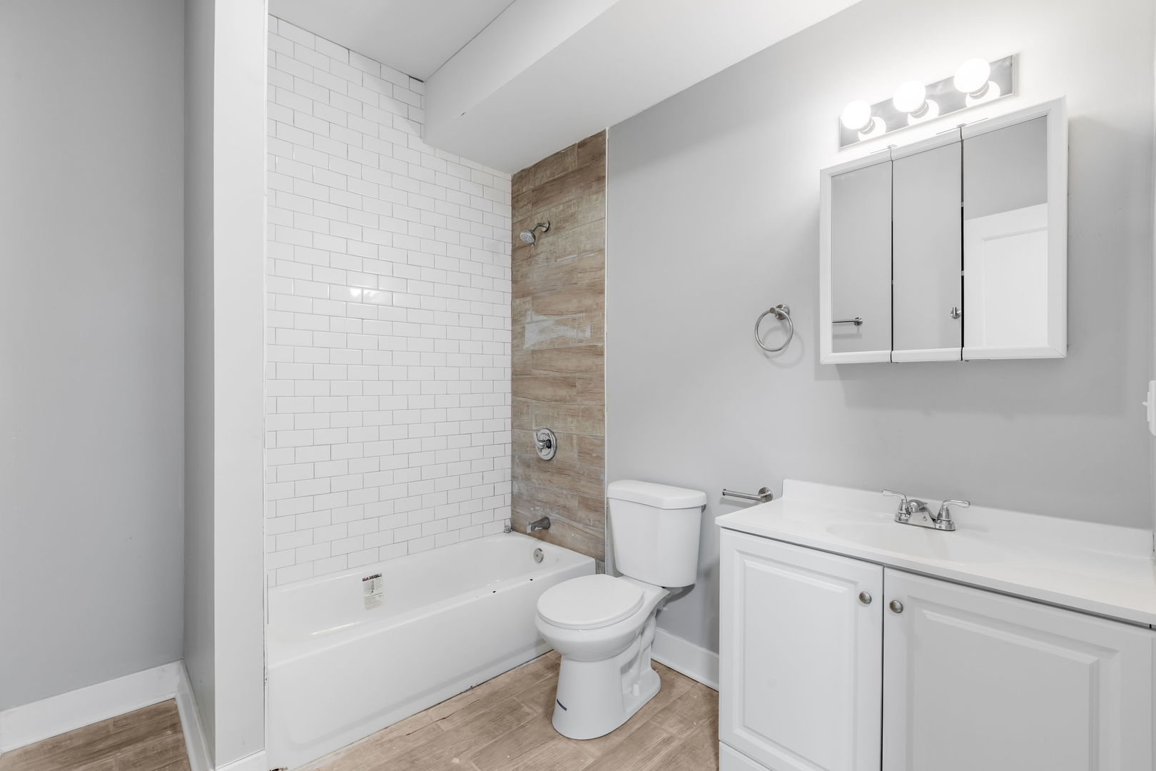 5722 S King Drive Unit: 2