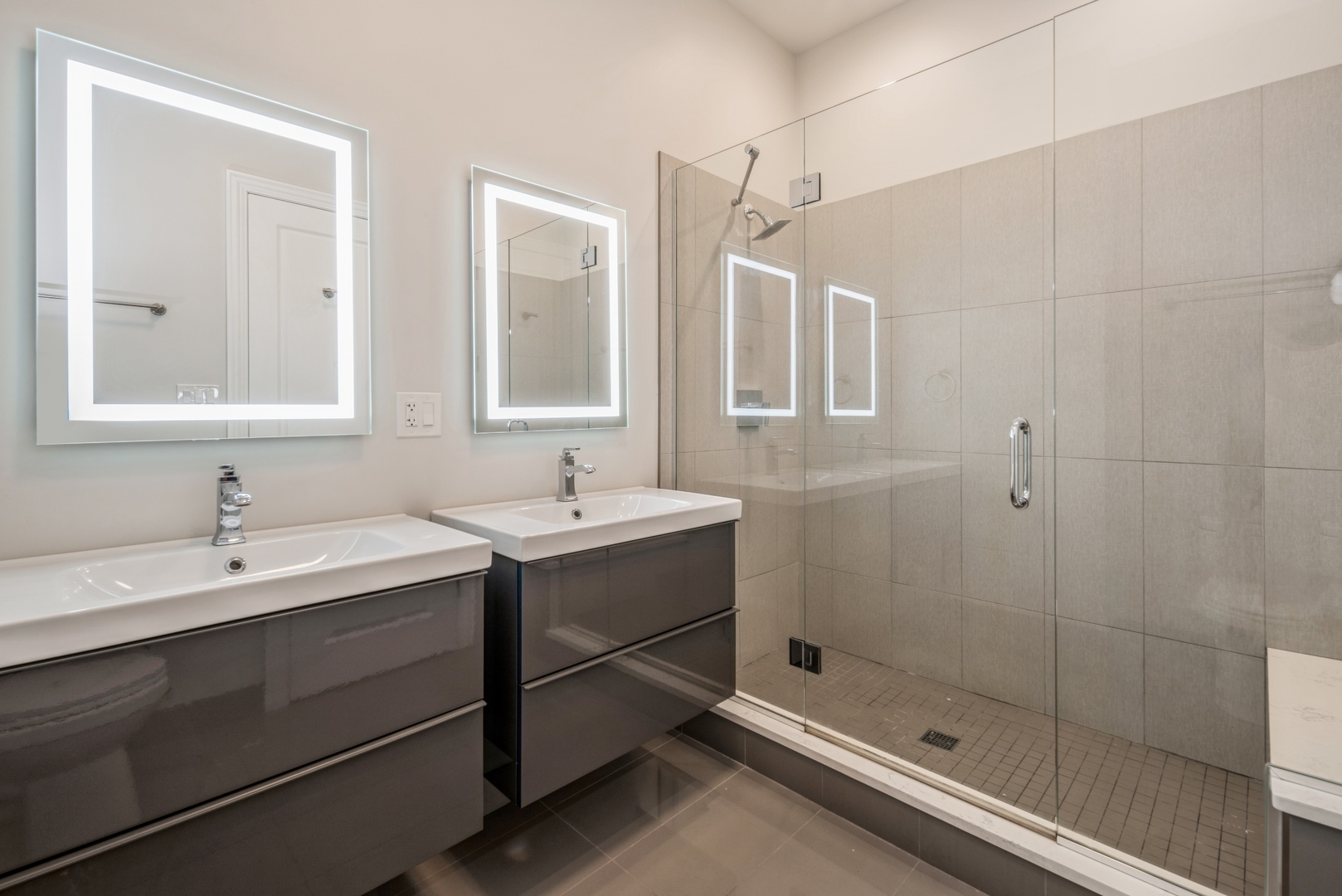 4830 S Saint Lawrence Avenue Unit: 1