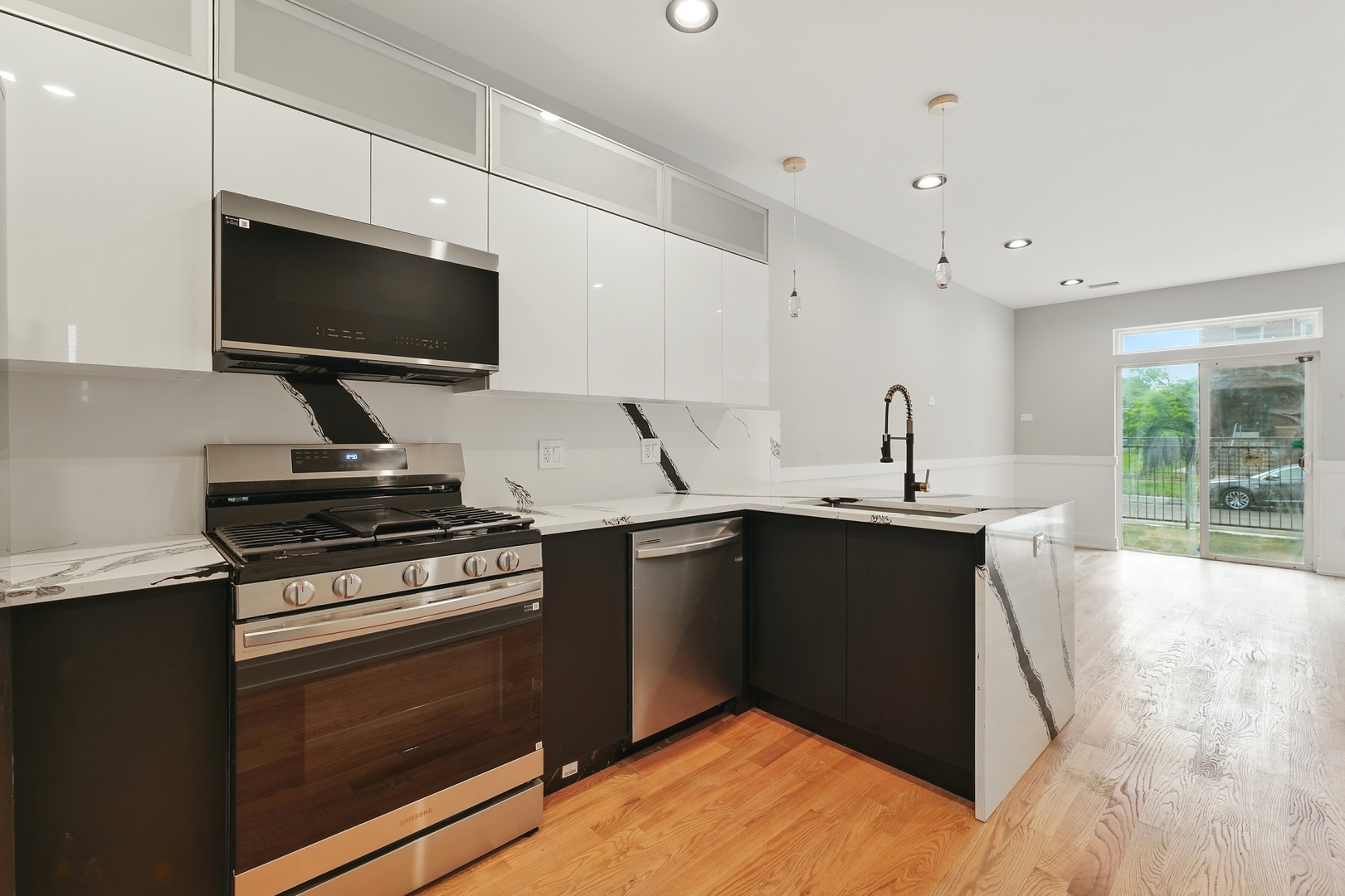 6327 S Langley Avenue S Unit: 2