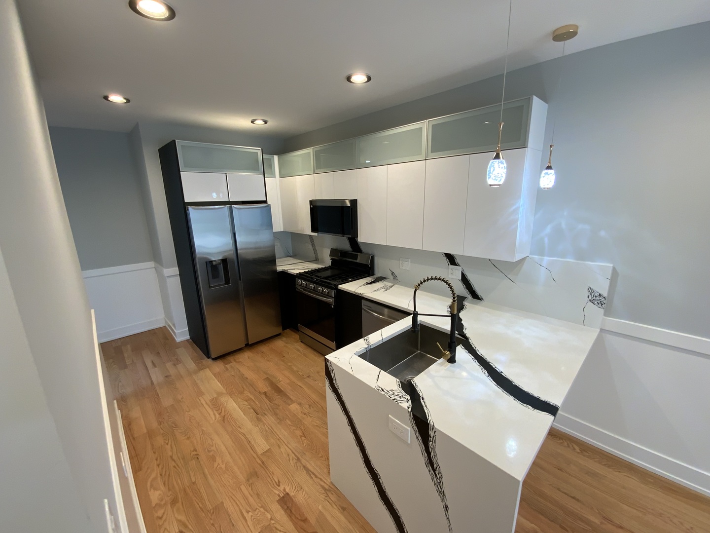 6327 S Langley Avenue S Unit: 2