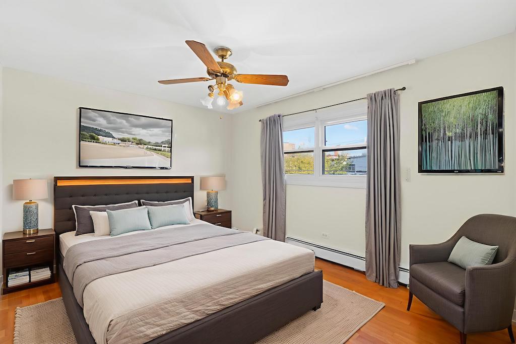 8121 S King Drive Unit: B2