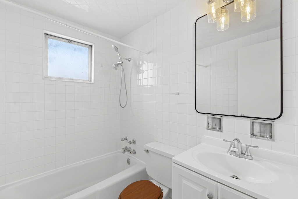 8121 S King Drive Unit: B2