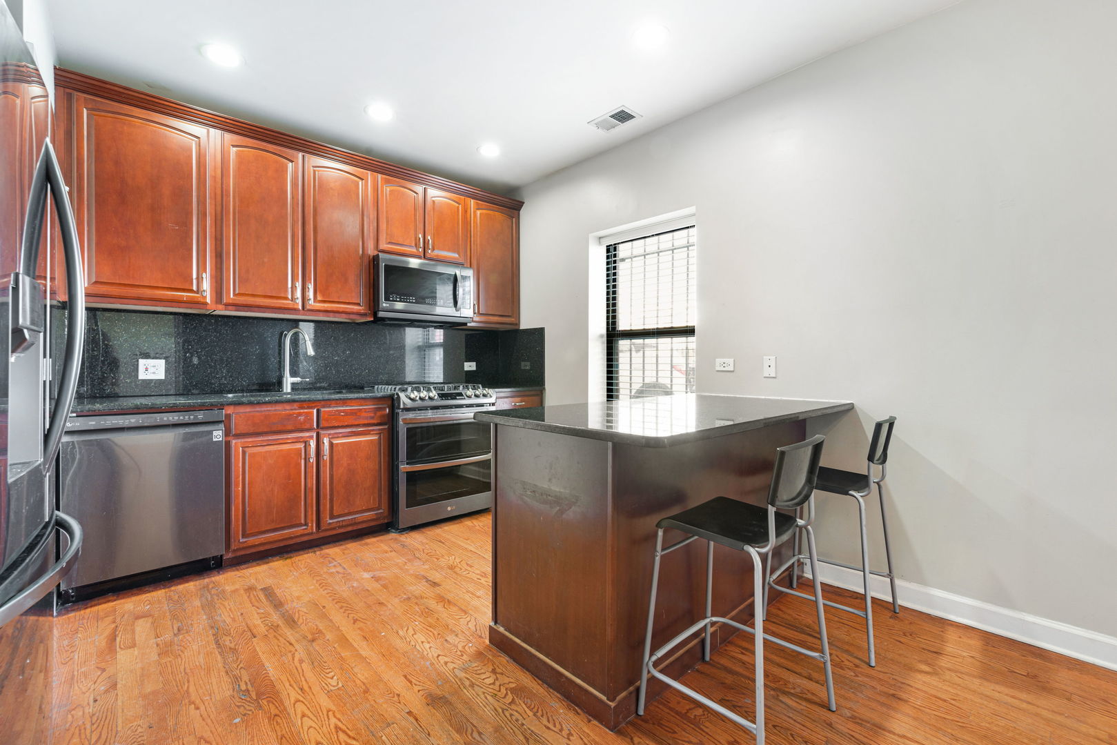6324 S Kimbark Avenue Unit: 104